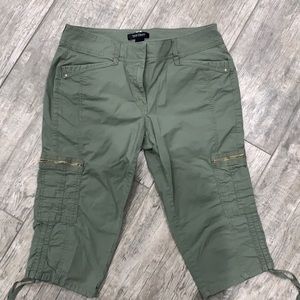 NWOT Cargo Capris